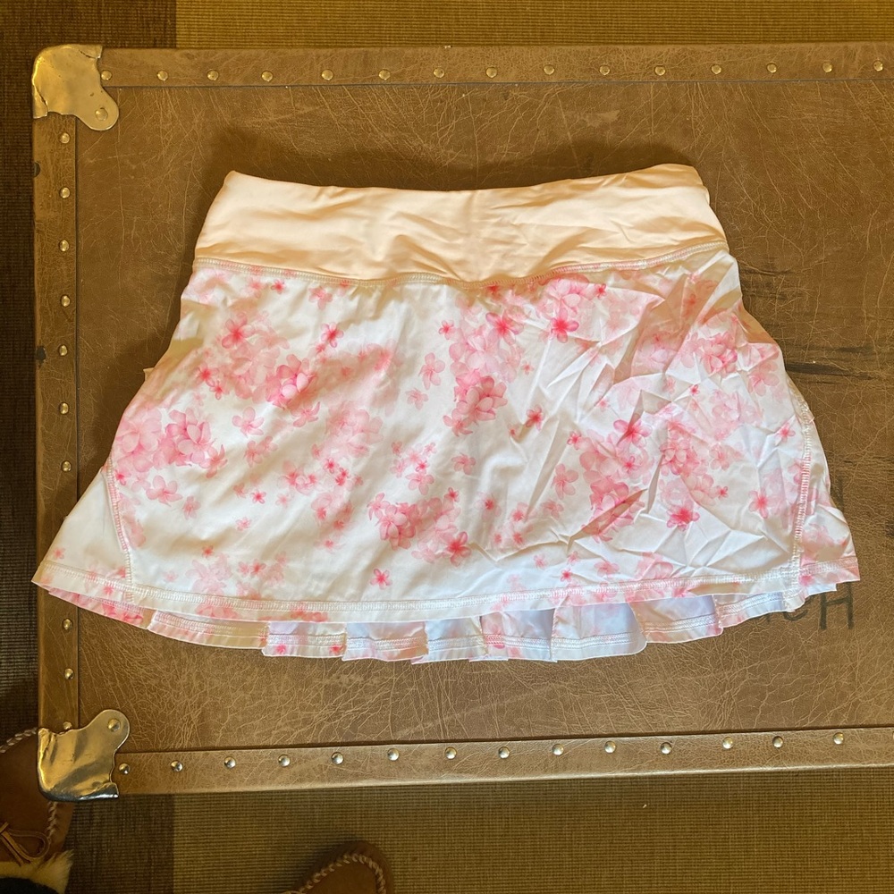 Lululemon tennis skirt / skorts Size 4